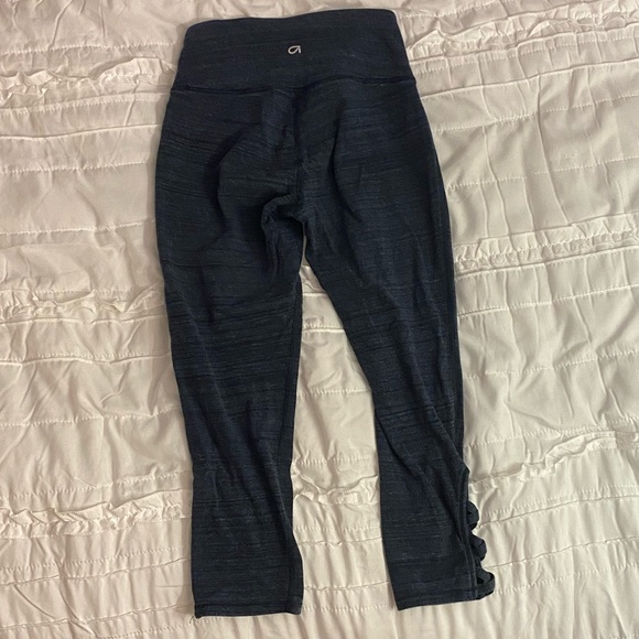 Gap Fit Cropped Leggings - Picture 2 of 3